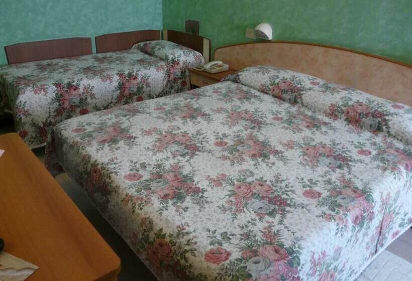 חדר סטנדרט לשלושה, Vecchia Rimini
