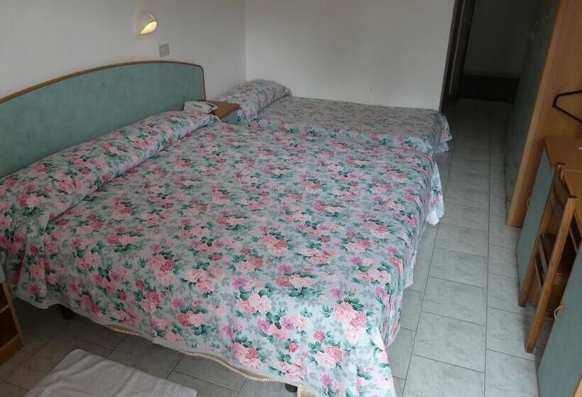 חדר סטנדרט לשלושה, Vecchia Rimini