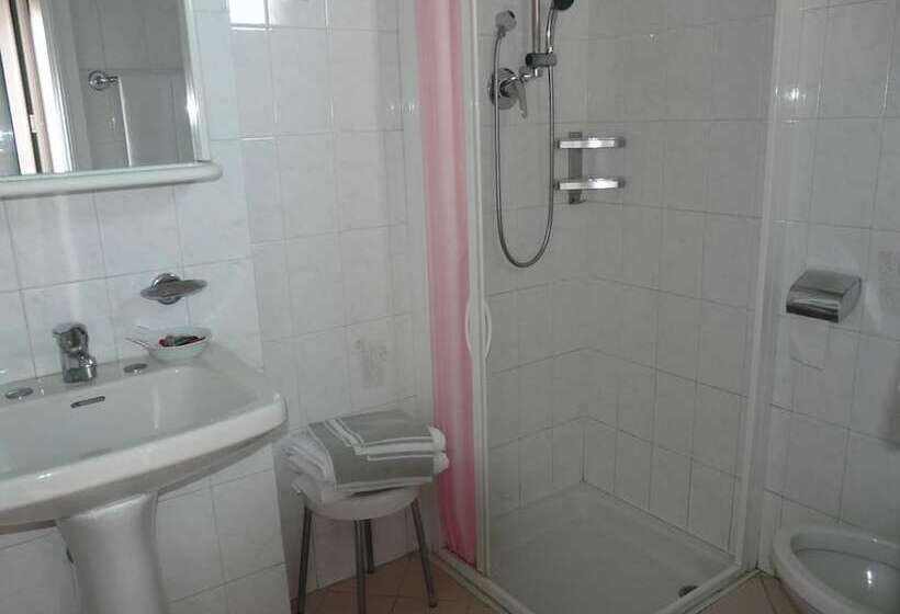 اتاق استاندارد چهار تخته, Vecchia Rimini