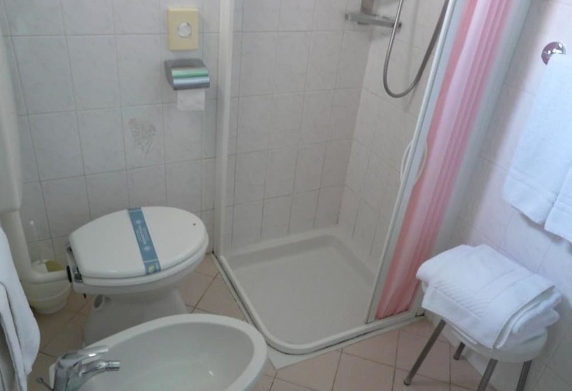 חדר סטנדרט לארבעה, Vecchia Rimini