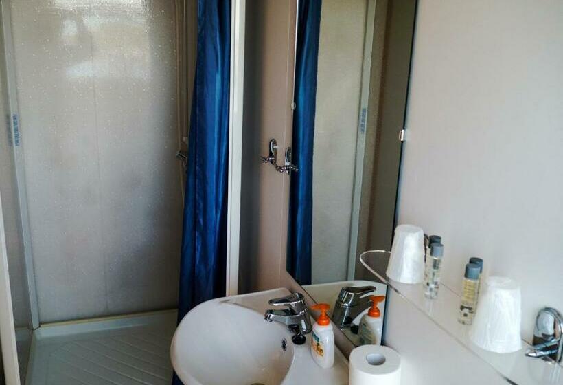 اتاق استاندارد یک نفره, Kaikanten Rorbuer Røst