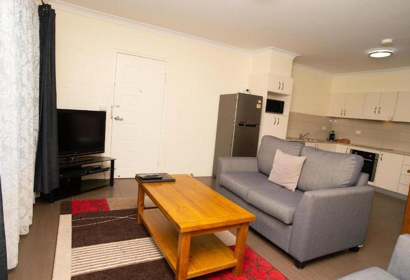 آپارتمان خانوادگی, Manera Heights Apartments