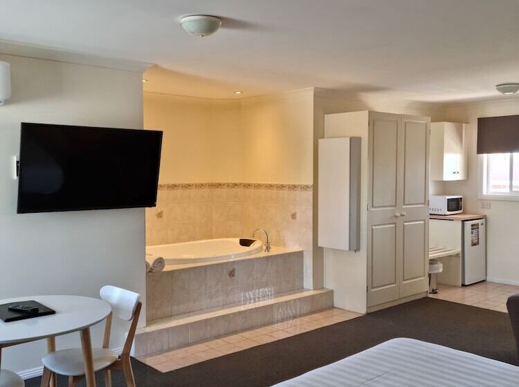 חדר סטנדרט עם ג'קוזי, Mid City Plantation Motel