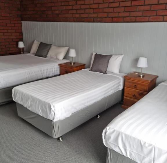 חדר משפחתי, Mid City Plantation Motel