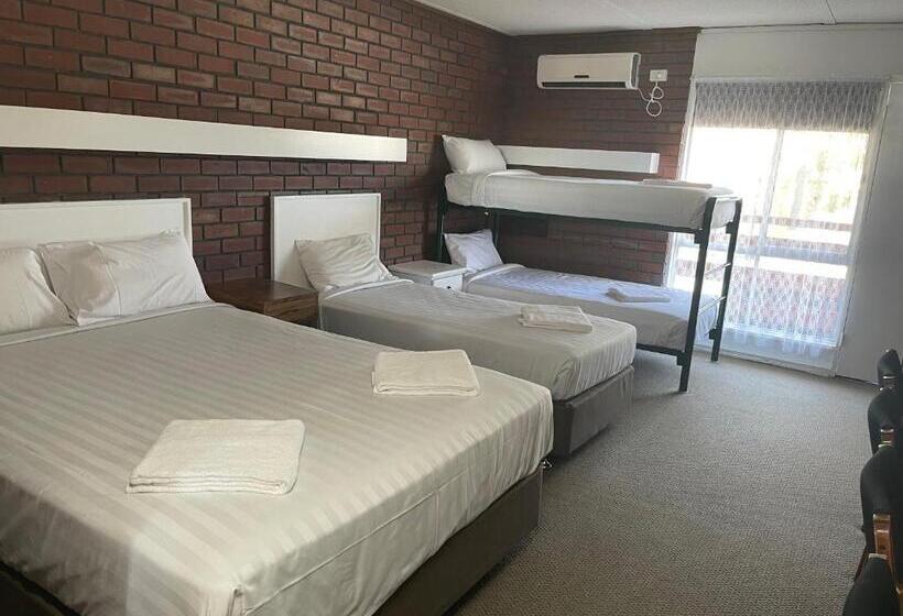 חדר משפחתי, Mid City Plantation Motel