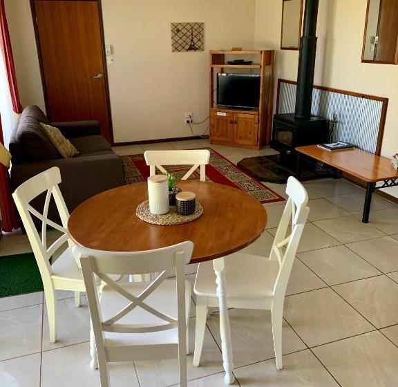 Апартаменты 1 Спальня Нижний Этаж, Montville Holiday Apartments