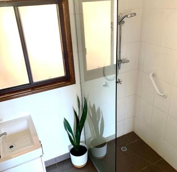 Апартаменты 1 Спальня Нижний Этаж, Montville Holiday Apartments