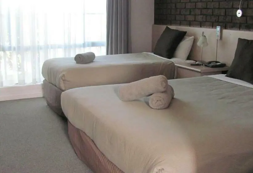Standard Room, Bristol Hill Motor Inn