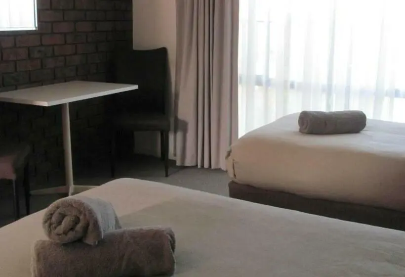 Standard Room, Bristol Hill Motor Inn