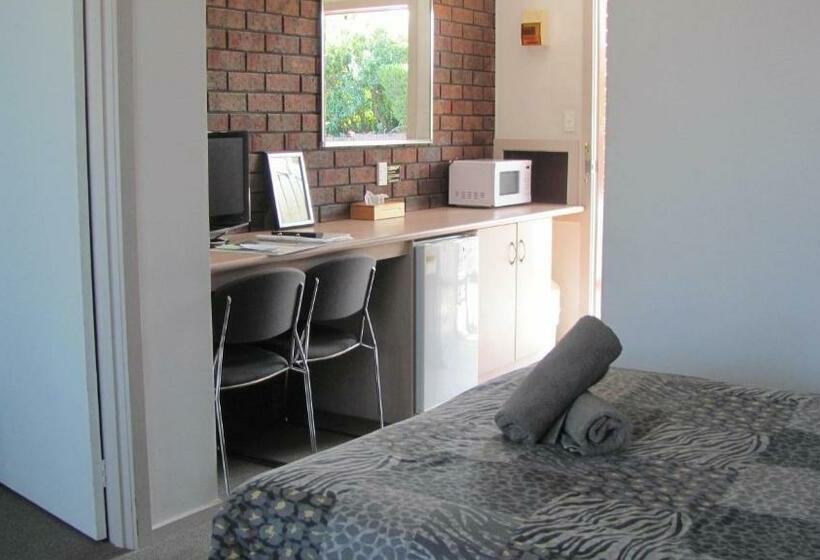 家庭套房, Bristol Hill Motor Inn