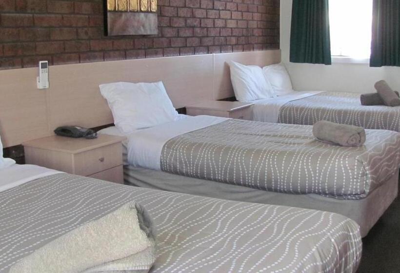 חדר משפחתי, Bristol Hill Motor Inn