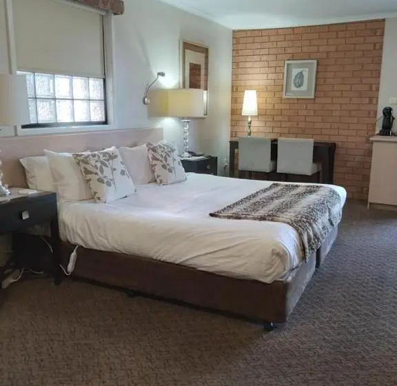Executive Room, Bristol Hill Motor Inn