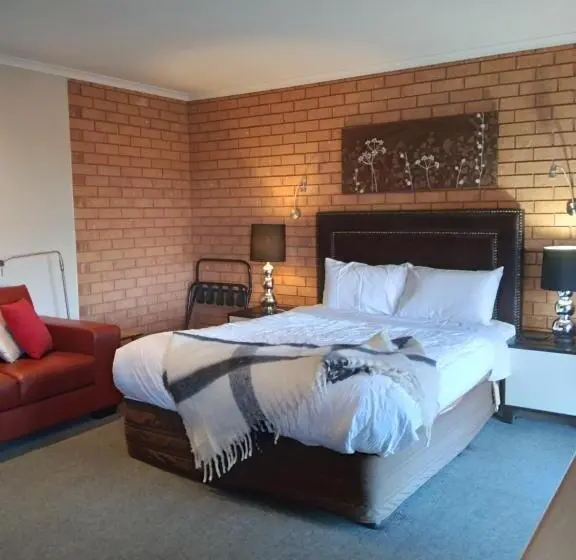 Executive Room, Bristol Hill Motor Inn