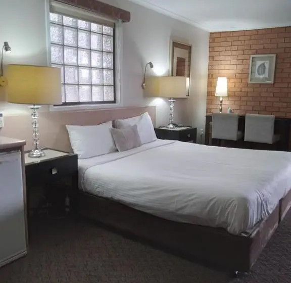 Suite King Bed, Bristol Hill Motor Inn