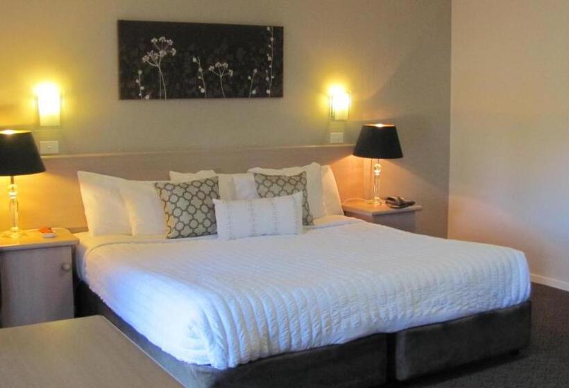 스위트 킹사이즈 침대, Bristol Hill Motor Inn