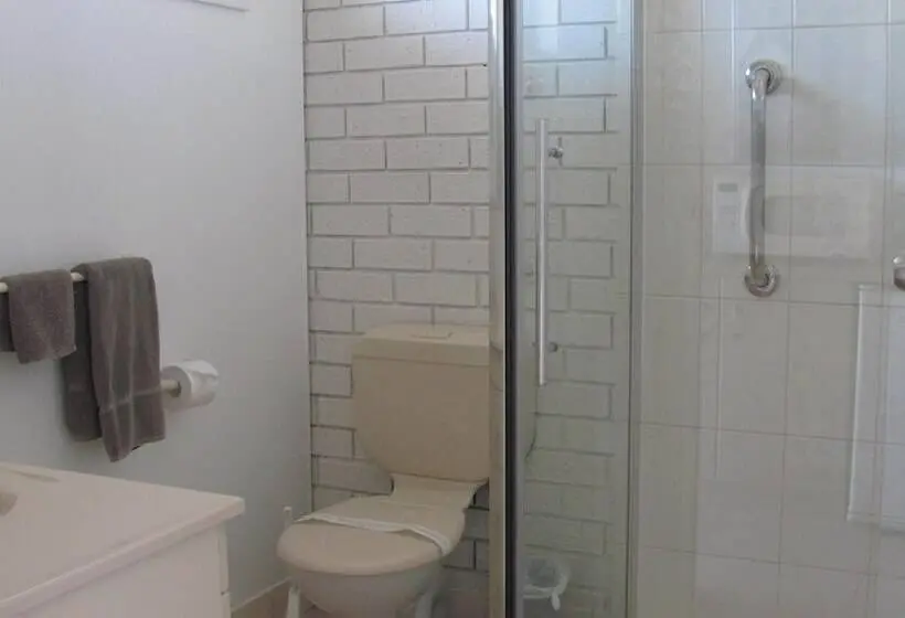 Standard Room, Bristol Hill Motor Inn