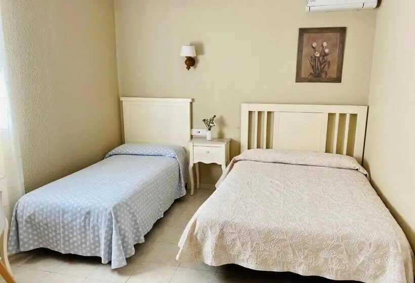 スタンダードトリプルルーム, Hostal Restaurante Puerto Blanco