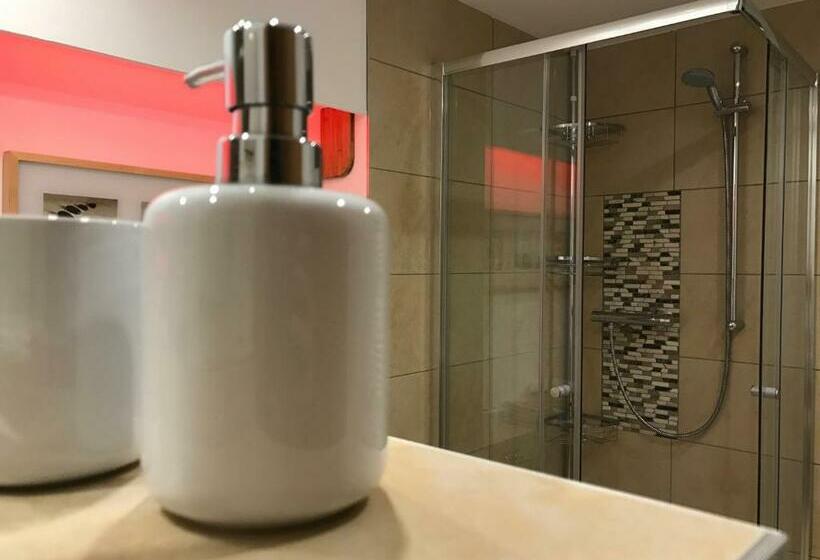 اتاق استاندارد با چشم‌انداز کوهستان, Pension Schanzenblick