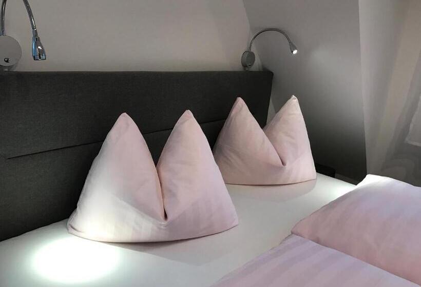 آپارتمان 2 خوابه, Pension Schanzenblick