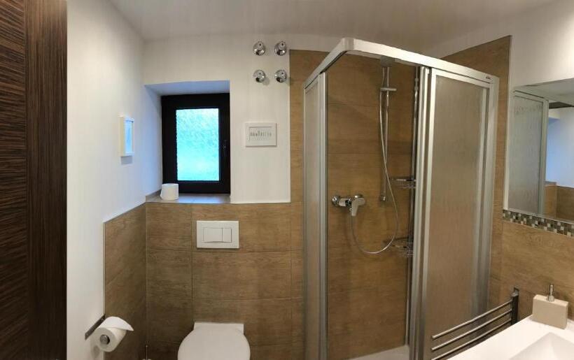 آپارتمان 2 خوابه, Pension Schanzenblick