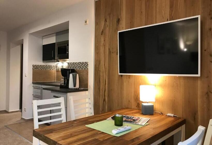 آپارتمان 2 خوابه, Pension Schanzenblick