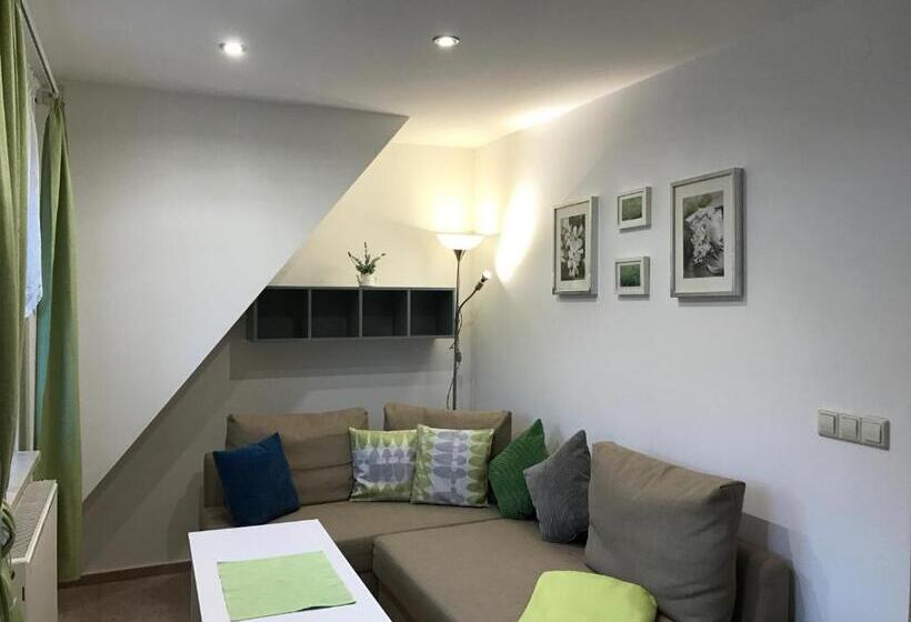 آپارتمان 2 خوابه, Pension Schanzenblick