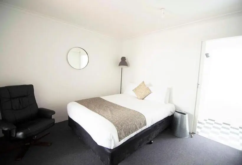 1 Bedroom Penthouse Apartment, Siesta Central Apartments