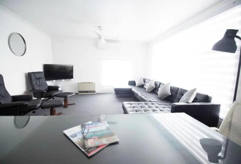1 Bedroom Penthouse Apartment, Siesta Central Apartments