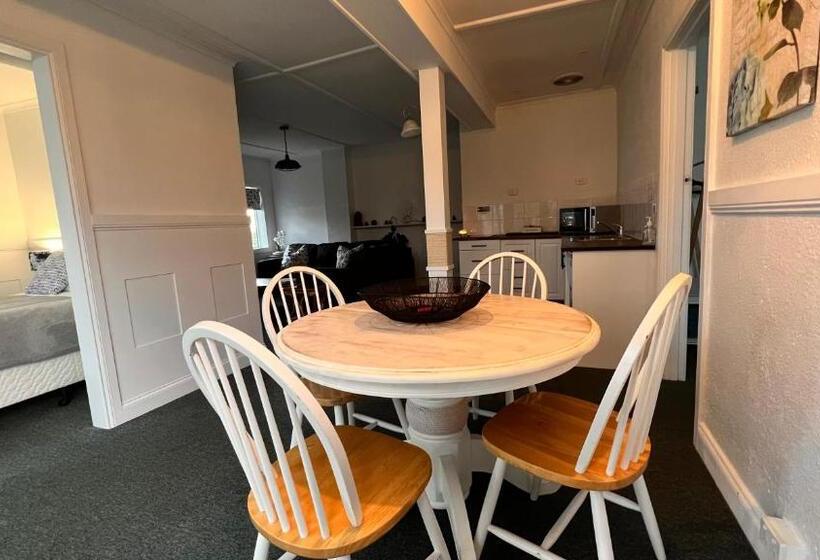 Family flat with sea view, Smugglers Rest Apartments Dover