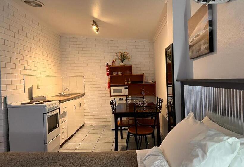 إستوديو قياسى مطلّ علي الحديقة, Smugglers Rest Apartments Dover