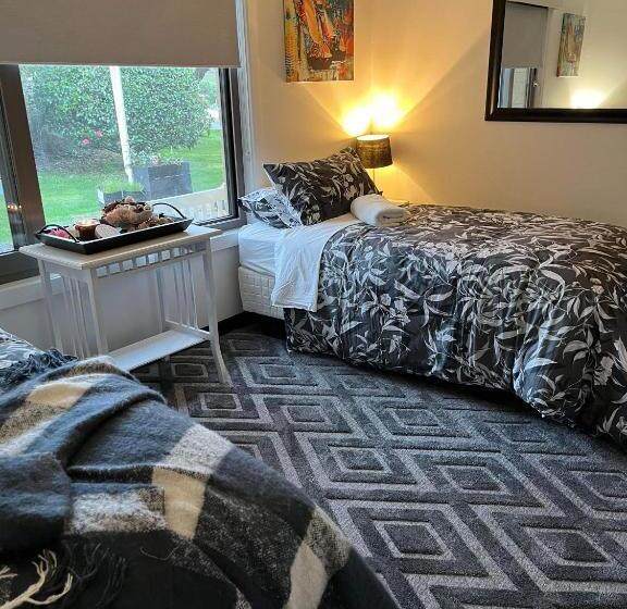 패밀리 스위트, Smugglers Rest Apartments Dover