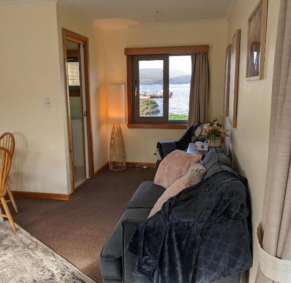 패밀리 스위트, Smugglers Rest Apartments Dover
