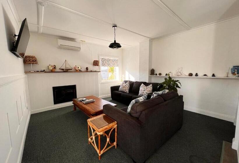 شقة عائلية مطلة على البحر, Smugglers Rest Apartments Dover