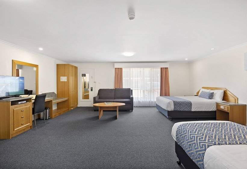 חדר אקזקיוטיב, Thunderbird Motel Yass