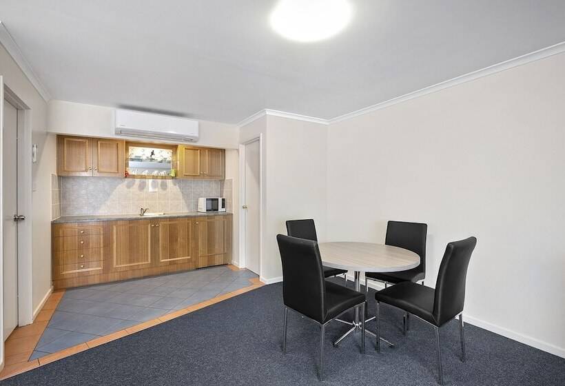 חדר אקזקיוטיב, Thunderbird Motel Yass