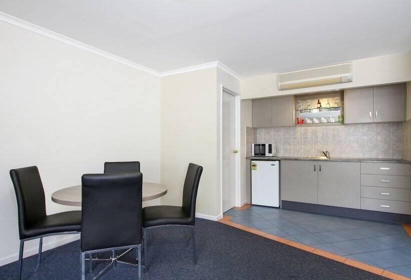 חדר אקזקיוטיב, Thunderbird Motel Yass