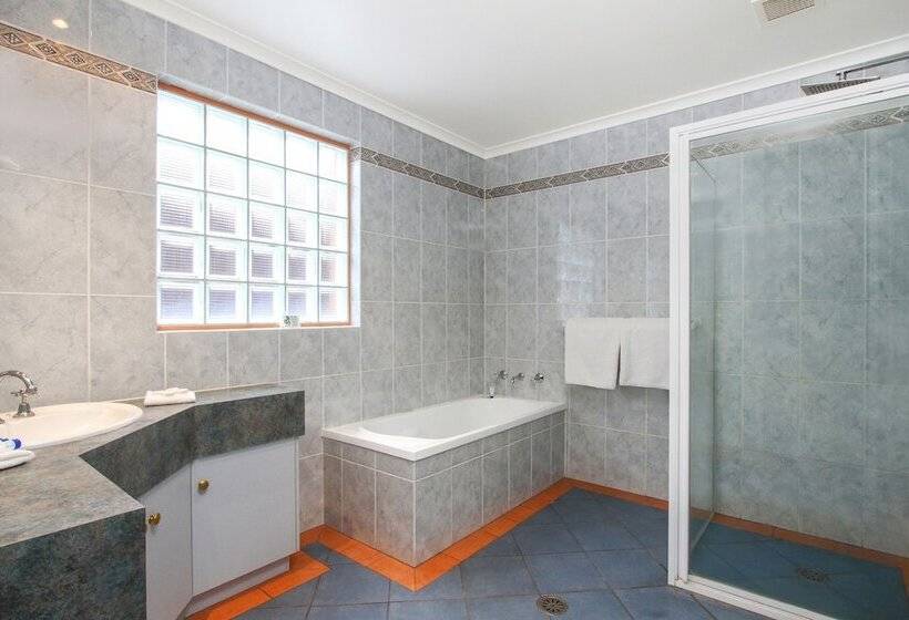 חדר אקזקיוטיב, Thunderbird Motel Yass