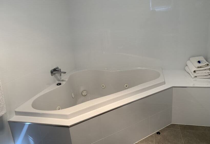 סטודיו סטנדרט נוף לים, Thunderbird Motel Yass