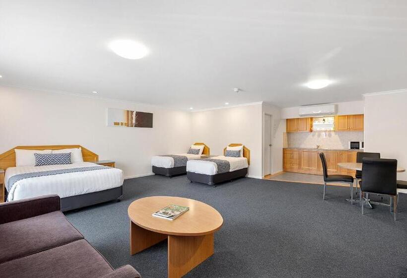 חדר אקזקיוטיב משפחתי, Thunderbird Motel Yass