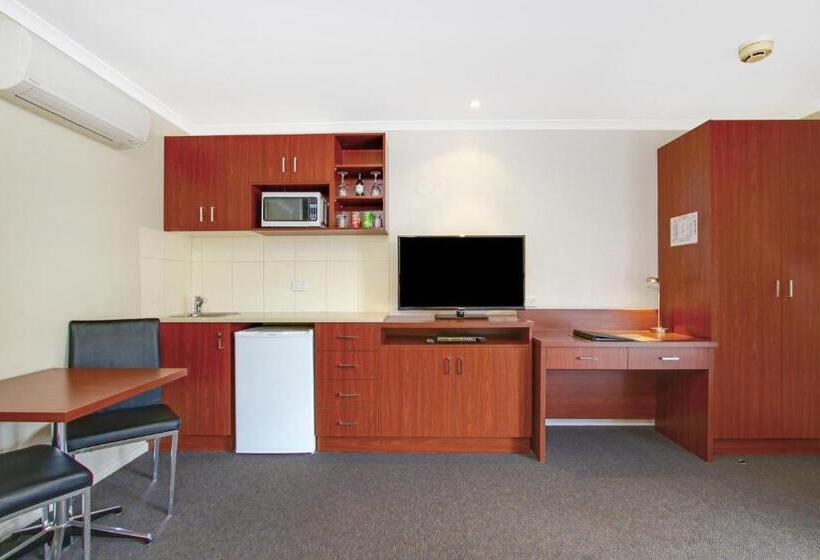 חדר אקזקיוטיב, Thunderbird Motel Yass