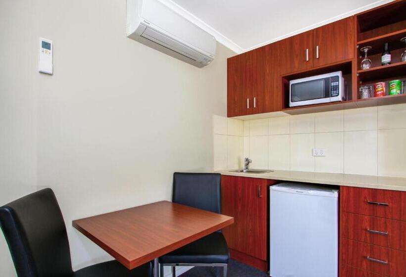 חדר אקזקיוטיב, Thunderbird Motel Yass