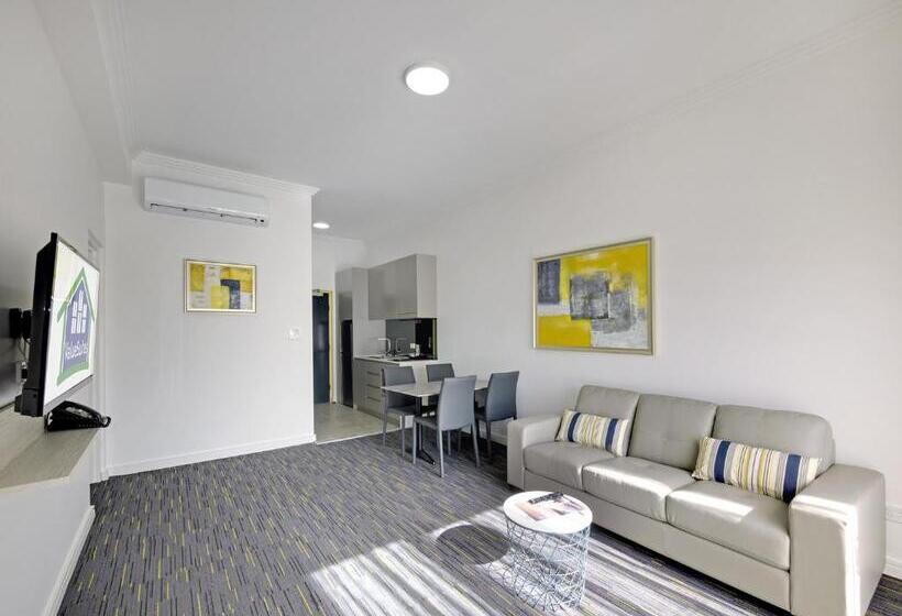 Люкс, Value Suites Penrith