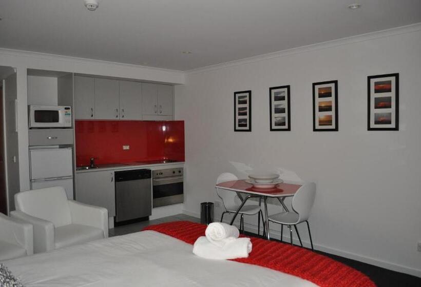 스탠다드 스튜디오, White Crystal Apartments