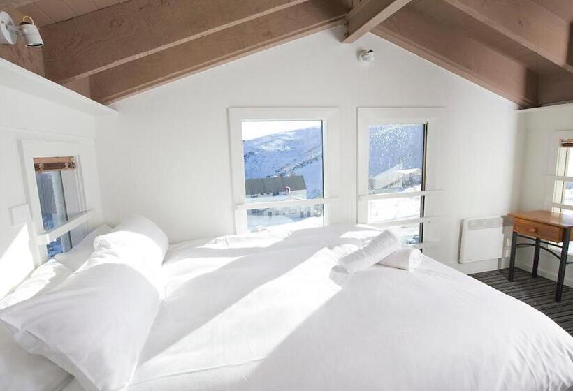 דירת שלושה חדרים, White Crystal Apartments