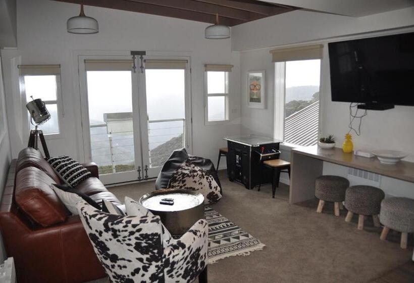 침실 3개 아파트, White Crystal Apartments