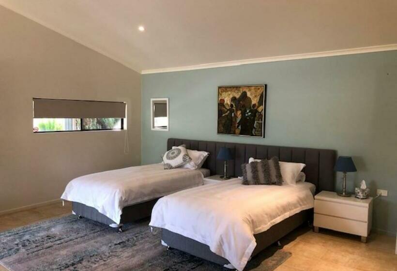 스탠다드 룸 호수 전망, Granite Gardens Cottages & Lake Retreat