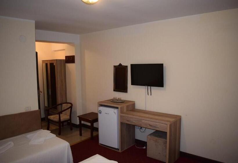 Pokój Trzyosobowy Standard z Balkonem, Ibiza