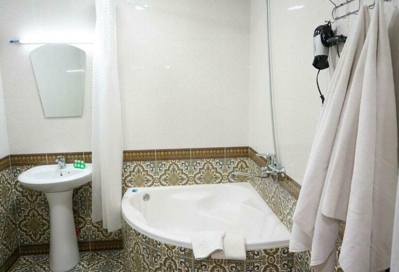 غرفة قياسية, Little Bukhara