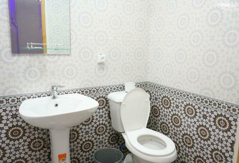 غرفة قياسية, Little Bukhara