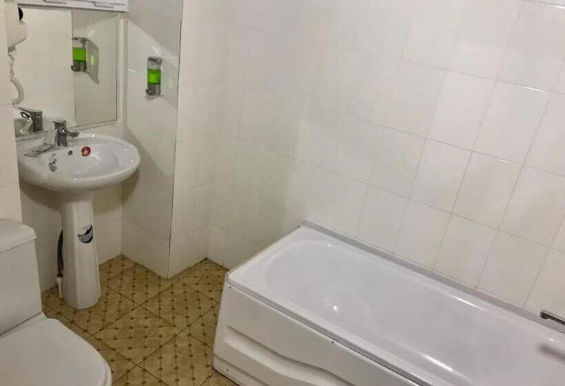 חדר סטנדרט יחיד, Little Bukhara